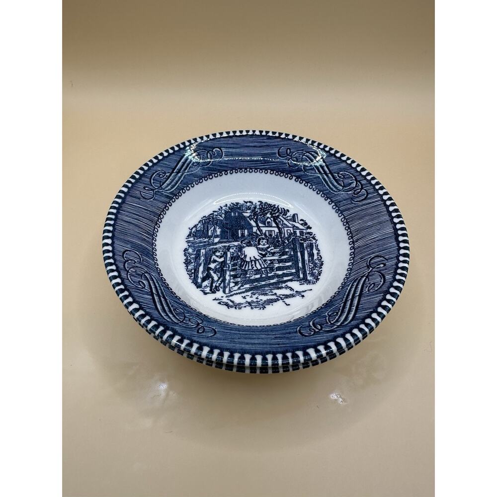 Set Of 2 Royal Currier and Ives Blue Rimmed Fruit Bowl Old Farm Gate USA - Picture 4 of 5